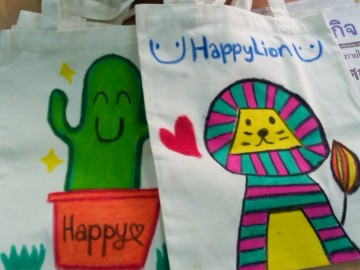 ลงลายกระเป๋าผ้า เพื่อศูนย์เด็กด้อยโอกาส”VOLUNTEER TO PAINT BAG for Children Center