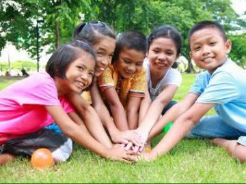 อาสาสมัครมอบของขวัญแบ่งปันรอยยิ้มให้น้องๆ โรงเรียนวัดโยธีราษศรัทธาราม