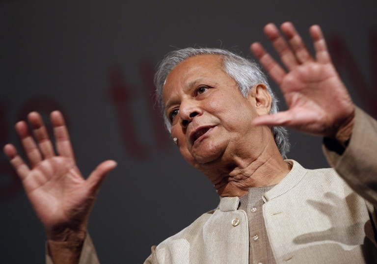 epa03463177 Bangladeshi banker and Nobel Peace Prize winner Muhammad Yunus during his opening speech at the Global Social Business Summit 2012 in Vienna, Austria, 08 November 2012.  EPA/GEORG HOCHMUTH  Dostawca: PAP/EPA.