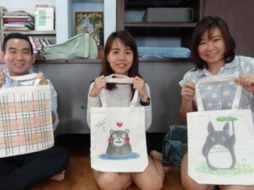 อาสาวันแม่ ลงลายกระเป๋าผ้า เพื่อศูนย์เด็กด้อยโอกาส 12 ส.ค. VOLUNTEER TO PAINT BAG for Children Center in Thailand