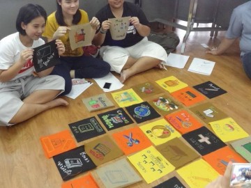อาสา: สร้างสื่อการเรียนรู้บนผืนผ้า13 ส.ค. Volunteer to Create Learning Material – in Thailand