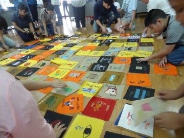 สร้างสื่อการเรียนรู้บนผืนผ้า18 ก.ย. Volunteer to Create Learning Material in Thailand