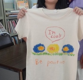 อาสาเขียนศิลป์บนเสื้อเพื่อผู้ป่วยเรื้อรัง15 ตค.  T-Shirt Painting for chronic patients