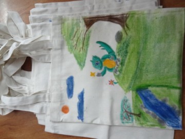 อาสาลงลายกระเป๋าผ้า เพื่อศูนย์เด็กด้อยโอกาส 7 พ.ค.  Volunteer to Paint Bag to Raise Fund for Children Center