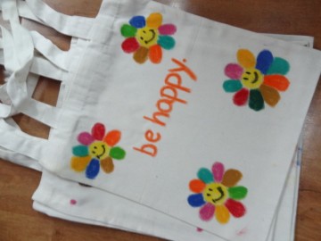 อาสาลงลายกระเป๋าผ้า เพื่อศูนย์เด็กด้อยโอกาส 10 ธ.ค.  Volunteer to Paint Bag to Raise Fund for Children Center