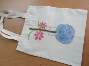อาสาลงลายกระเป๋าผ้า เพื่องานพัฒนาเด็ก 25 กพ. Volunteer to Paint Bag to Raise Fund for Child Development in Thailand