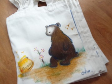 อาสาสมัครลงลายกระเป๋าผ้า เพื่องานพัฒนาเด็ก 25 มีค.  Volunteer to Paint Bag to Raise Fund for Child Development in Thailand