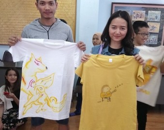 อาสาสมัคร เขียนศิลป์บนเสื้อเพื่อผู้ป่วยเรื้อรัง17มิ.ย. T-Shirt Painting to support chronically ill patients in Thailand.