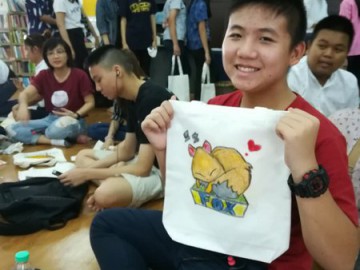 อาสาลงลายกระเป๋าผ้า เพื่องานพัฒนาเด็กด้อยโอกาส – ห้องสมุดซอยพระนาง-- 24 พย.  Volunteer to Paint Bag to support Child Development in Thailand Nov 24, 19